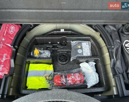 Черный Киа Niro, объемом двигателя 0 л и пробегом 105 тыс. км за 20500 $, фото 48 на Automoto.ua