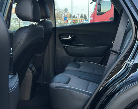 Чорний Кіа Niro, об'ємом двигуна 0 л та пробігом 98 тис. км за 19400 $, фото 23 на Automoto.ua