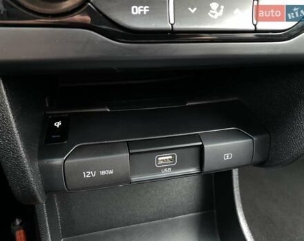 Чорний Кіа Niro, об'ємом двигуна 0 л та пробігом 107 тис. км за 22400 $, фото 9 на Automoto.ua