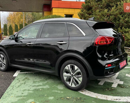 Чорний Кіа Niro, об'ємом двигуна 0 л та пробігом 110 тис. км за 19500 $, фото 3 на Automoto.ua