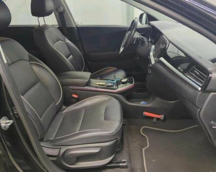 Чорний Кіа Niro, об'ємом двигуна 0 л та пробігом 81 тис. км за 18588 $, фото 6 на Automoto.ua