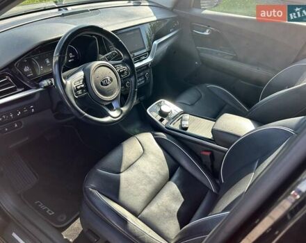 Чорний Кіа Niro, об'ємом двигуна 0 л та пробігом 135 тис. км за 18800 $, фото 8 на Automoto.ua