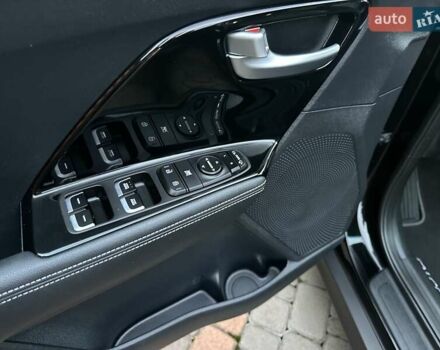 Черный Киа Niro, объемом двигателя 0 л и пробегом 115 тыс. км за 18700 $, фото 27 на Automoto.ua