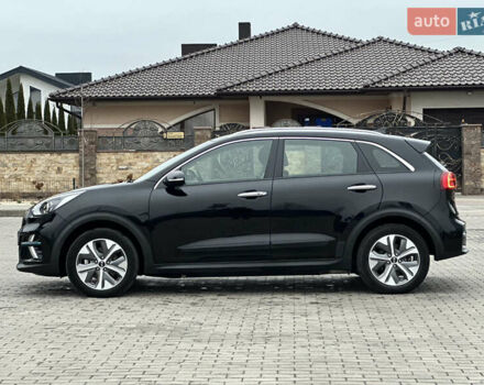 Чорний Кіа Niro, об'ємом двигуна 0 л та пробігом 130 тис. км за 18300 $, фото 14 на Automoto.ua