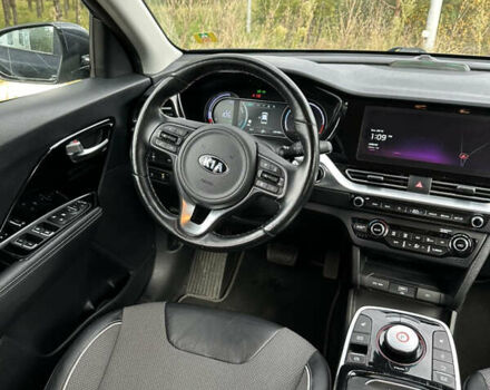 Киа Niro 2020 в Золочев на Automoto.ua Черный Киа Niro, объемом двигателя 0 л и пробегом 145 тыс. км за 18150 $, фото 27 на Automoto.ua