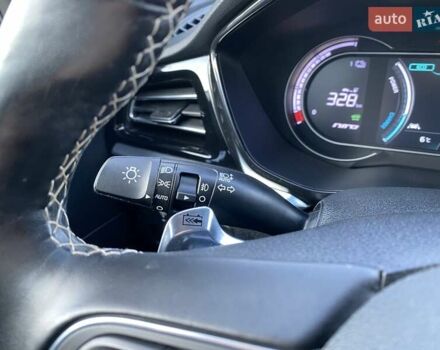 Чорний Кіа Niro, об'ємом двигуна 0 л та пробігом 88 тис. км за 21900 $, фото 31 на Automoto.ua