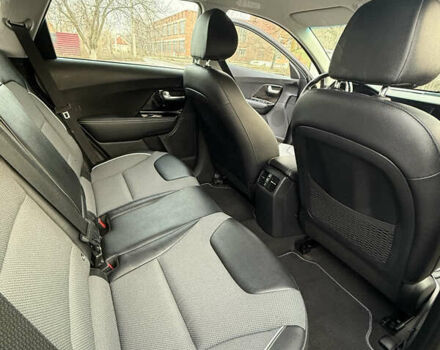 Чорний Кіа Niro, об'ємом двигуна 0 л та пробігом 93 тис. км за 18900 $, фото 12 на Automoto.ua