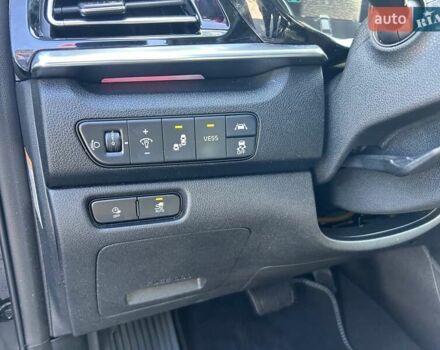 Чорний Кіа Niro, об'ємом двигуна 0 л та пробігом 135 тис. км за 18800 $, фото 7 на Automoto.ua