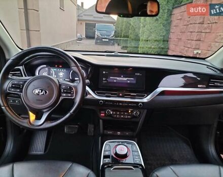 Чорний Кіа Niro, об'ємом двигуна 0 л та пробігом 136 тис. км за 18999 $, фото 11 на Automoto.ua