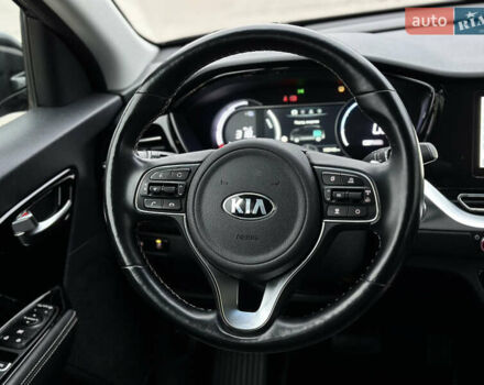 Чорний Кіа Niro, об'ємом двигуна 0 л та пробігом 130 тис. км за 18300 $, фото 50 на Automoto.ua