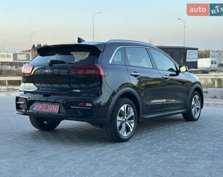 Чорний Кіа Niro, об'ємом двигуна 0 л та пробігом 98 тис. км за 19400 $, фото 7 на Automoto.ua