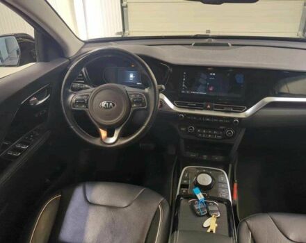 Чорний Кіа Niro, об'ємом двигуна 0 л та пробігом 81 тис. км за 18588 $, фото 7 на Automoto.ua