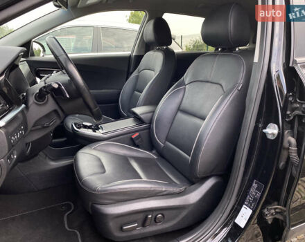 Чорний Кіа Niro, об'ємом двигуна 0 л та пробігом 64 тис. км за 23700 $, фото 39 на Automoto.ua