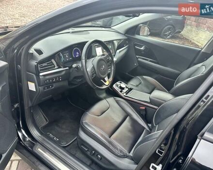 Чорний Кіа Niro, об'ємом двигуна 0 л та пробігом 104 тис. км за 20923 $, фото 11 на Automoto.ua