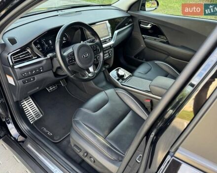 Черный Киа Niro, объемом двигателя 0 л и пробегом 98 тыс. км за 20999 $, фото 1 на Automoto.ua