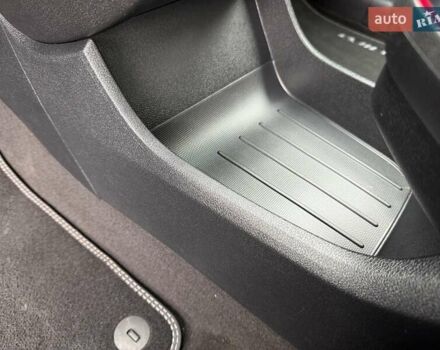 Чорний Кіа Niro, об'ємом двигуна 0 л та пробігом 89 тис. км за 20799 $, фото 58 на Automoto.ua