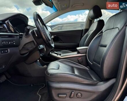 Чорний Кіа Niro, об'ємом двигуна 0 л та пробігом 69 тис. км за 23200 $, фото 34 на Automoto.ua