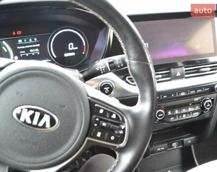 Чорний Кіа Niro, об'ємом двигуна 0 л та пробігом 169 тис. км за 18450 $, фото 56 на Automoto.ua