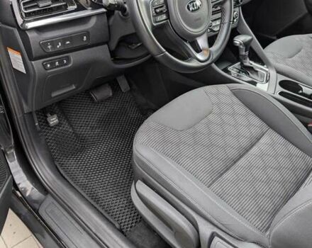 Черный Киа Niro, объемом двигателя 1.58 л и пробегом 33 тыс. км за 22600 $, фото 3 на Automoto.ua