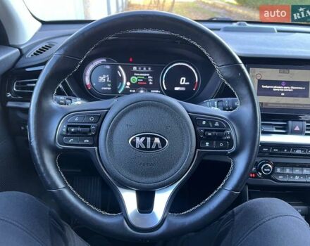 Чорний Кіа Niro, об'ємом двигуна 0 л та пробігом 112 тис. км за 20499 $, фото 48 на Automoto.ua