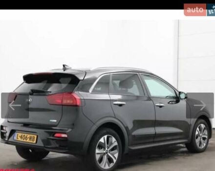 Чорний Кіа Niro, об'ємом двигуна 0 л та пробігом 65 тис. км за 16499 $, фото 5 на Automoto.ua