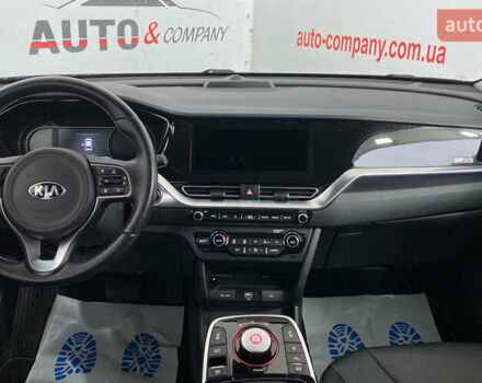 Чорний Кіа Niro, об'ємом двигуна 0 л та пробігом 70 тис. км за 22350 $, фото 24 на Automoto.ua