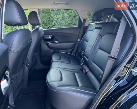 Чорний Кіа Niro, об'ємом двигуна 0 л та пробігом 112 тис. км за 20499 $, фото 37 на Automoto.ua