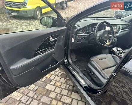 Чорний Кіа Niro, об'ємом двигуна 0 л та пробігом 104 тис. км за 20923 $, фото 17 на Automoto.ua