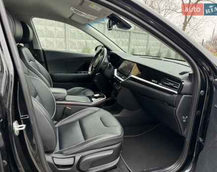 Чорний Кіа Niro, об'ємом двигуна 0 л та пробігом 109 тис. км за 17499 $, фото 59 на Automoto.ua