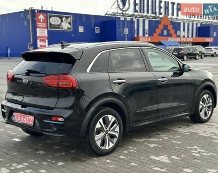 Чорний Кіа Niro, об'ємом двигуна 0 л та пробігом 148 тис. км за 18700 $, фото 6 на Automoto.ua