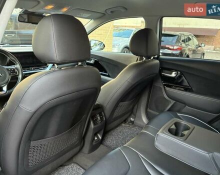 Черный Киа Niro, объемом двигателя 0 л и пробегом 105 тыс. км за 20500 $, фото 60 на Automoto.ua