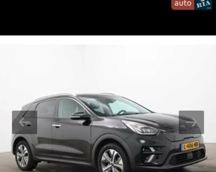 Чорний Кіа Niro, об'ємом двигуна 0 л та пробігом 65 тис. км за 16499 $, фото 4 на Automoto.ua