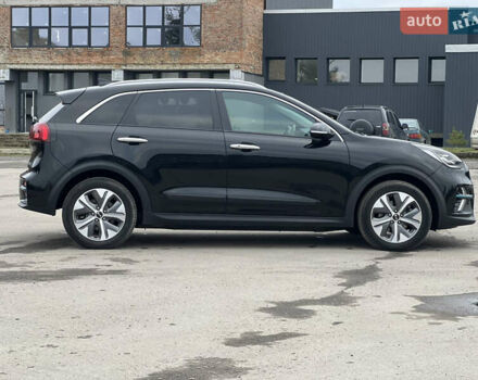 Чорний Кіа Niro, об'ємом двигуна 0 л та пробігом 140 тис. км за 17999 $, фото 7 на Automoto.ua