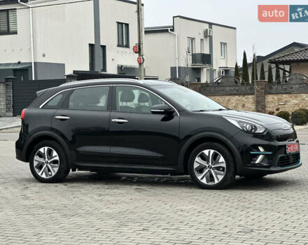 Чорний Кіа Niro, об'ємом двигуна 0 л та пробігом 130 тис. км за 18300 $, фото 5 на Automoto.ua