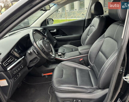Чорний Кіа Niro, об'ємом двигуна 0 л та пробігом 109 тис. км за 17499 $, фото 13 на Automoto.ua