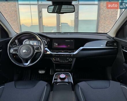 Черный Киа Niro, объемом двигателя 0 л и пробегом 110 тыс. км за 17999 $, фото 2 на Automoto.ua