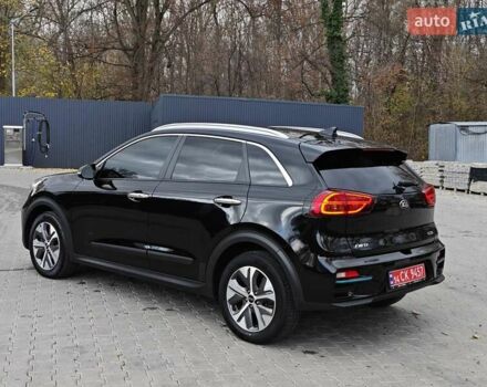 Чорний Кіа Niro, об'ємом двигуна 0 л та пробігом 115 тис. км за 20700 $, фото 16 на Automoto.ua