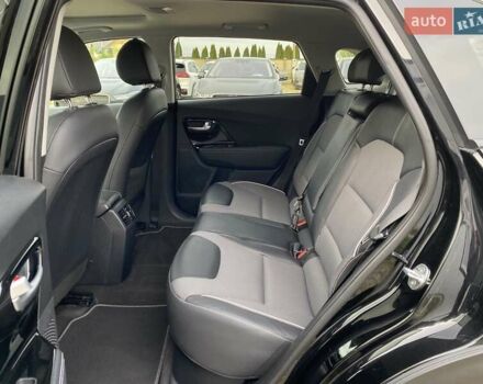 Чорний Кіа Niro, об'ємом двигуна 0 л та пробігом 96 тис. км за 20600 $, фото 64 на Automoto.ua