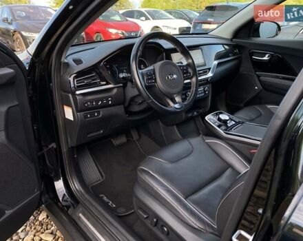 Чорний Кіа Niro, об'ємом двигуна 0 л та пробігом 88 тис. км за 21900 $, фото 24 на Automoto.ua