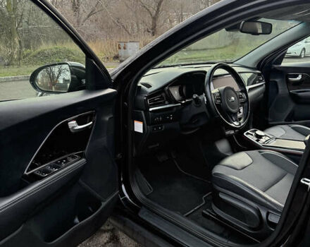 Чорний Кіа Niro, об'ємом двигуна 0 л та пробігом 93 тис. км за 18900 $, фото 10 на Automoto.ua