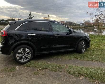Чорний Кіа Niro, об'ємом двигуна 0 л та пробігом 139 тис. км за 16600 $, фото 3 на Automoto.ua