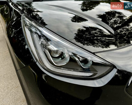 Чорний Кіа Niro, об'ємом двигуна 0 л та пробігом 107 тис. км за 20500 $, фото 13 на Automoto.ua