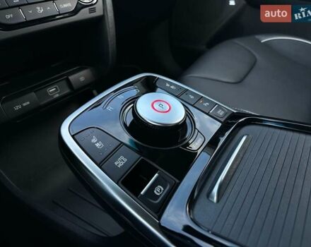 Чорний Кіа Niro, об'ємом двигуна 0 л та пробігом 68 тис. км за 24200 $, фото 73 на Automoto.ua