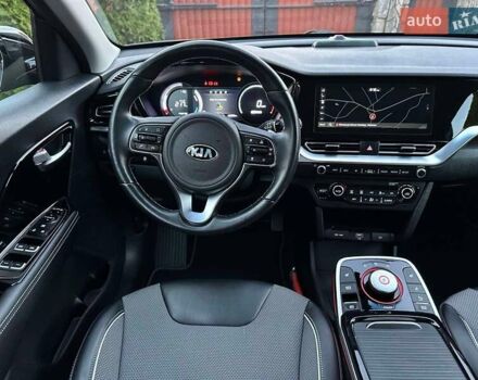 Чорний Кіа Niro, об'ємом двигуна 0 л та пробігом 126 тис. км за 19500 $, фото 20 на Automoto.ua