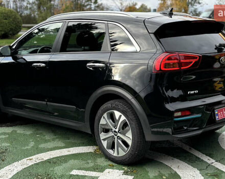 Чорний Кіа Niro, об'ємом двигуна 0 л та пробігом 110 тис. км за 19500 $, фото 48 на Automoto.ua