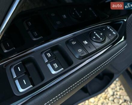 Чорний Кіа Niro, об'ємом двигуна 0 л та пробігом 68 тис. км за 24200 $, фото 4 на Automoto.ua