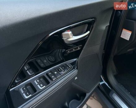 Чорний Кіа Niro, об'ємом двигуна 0 л та пробігом 69 тис. км за 21500 $, фото 17 на Automoto.ua
