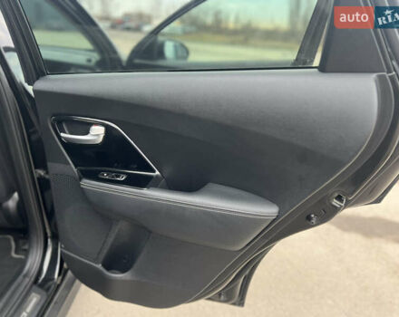 Чорний Кіа Niro, об'ємом двигуна 0 л та пробігом 140 тис. км за 17999 $, фото 37 на Automoto.ua