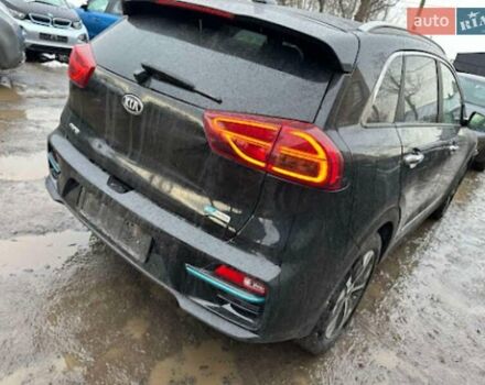 Чорний Кіа Niro, об'ємом двигуна 0 л та пробігом 143 тис. км за 17800 $, фото 8 на Automoto.ua