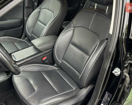 Чорний Кіа Niro, об'ємом двигуна 0 л та пробігом 110 тис. км за 19500 $, фото 72 на Automoto.ua